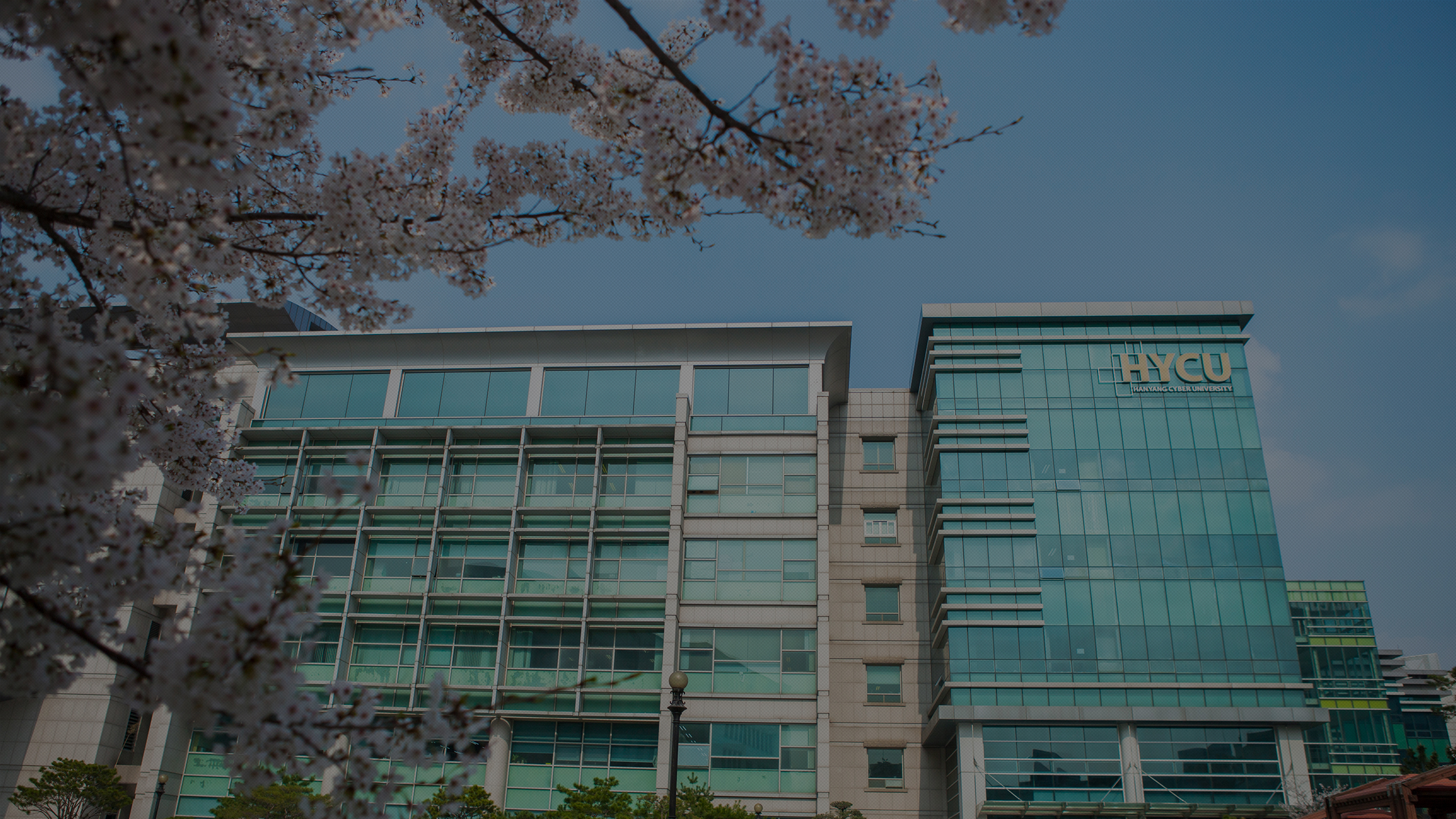 2022년 전기 한양사이버대학교 입학식 - 본 온라인 전시는 Chrome(크롬)과 Microsoft Edge(엣지) 브라우저에 최적화되어 있습니다. Internet Explorer(인터넷 익스플로러)는 호환되지 않습니다.